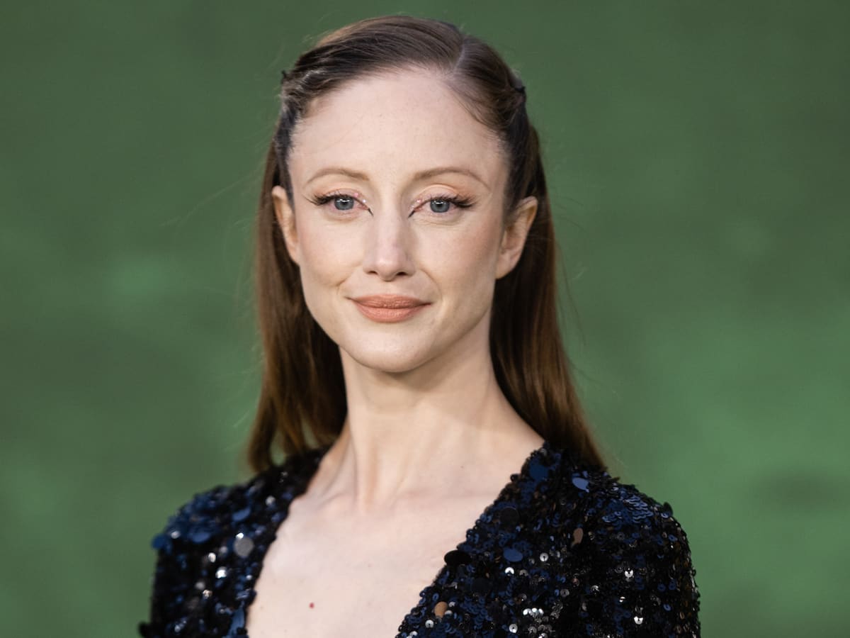 headline_Andrea Riseborough