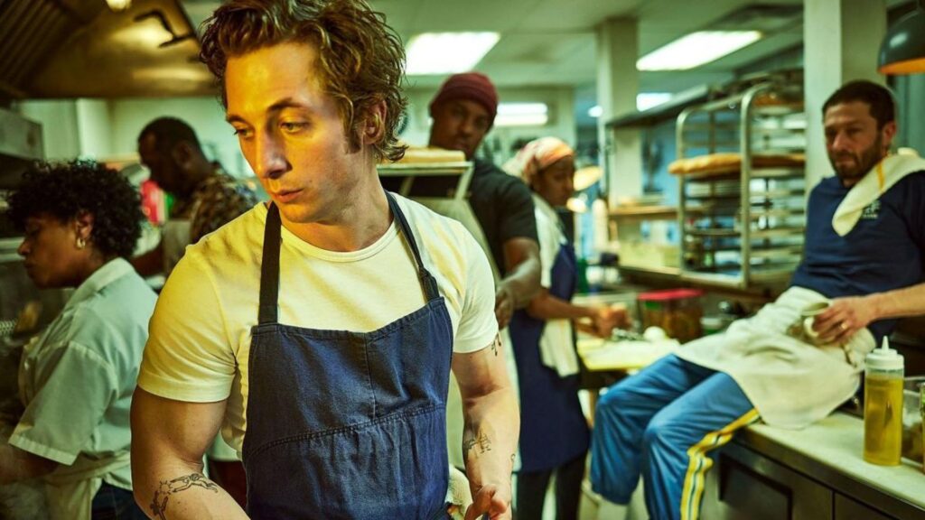 Carmy (Jeremy Allen White) and the rest of the kitchen staff in 'The Bear'