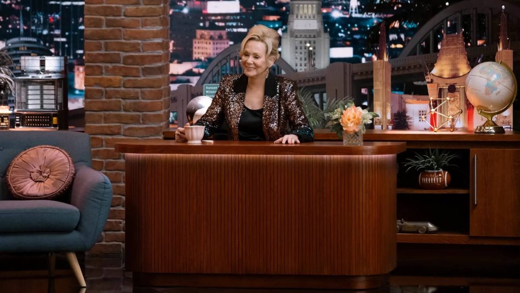 Deborah (Jean Smart) sitting behind the desk of her talk show in 'Hacks'